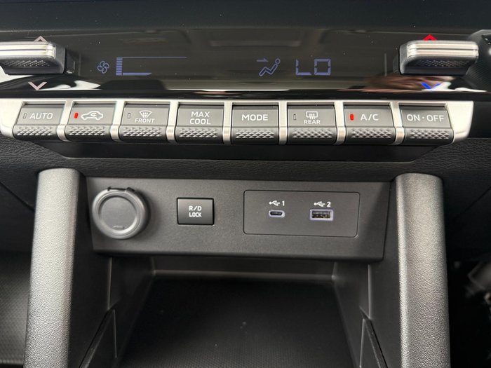 2025 Nissan Navara SL