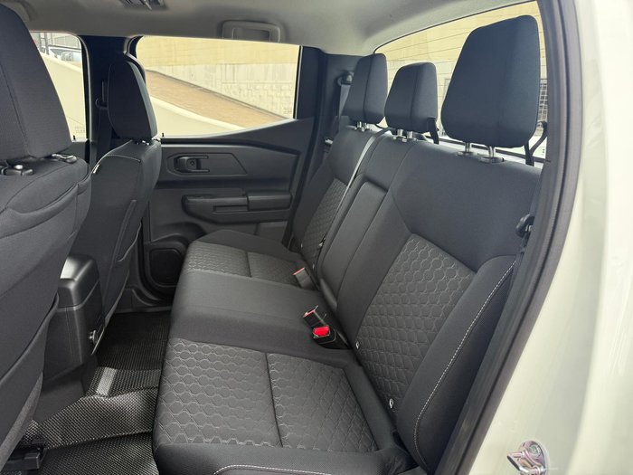 2025 Nissan Navara SL