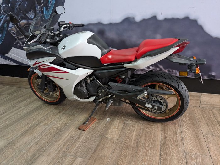 2010 Yamaha FZ6R WHITE
