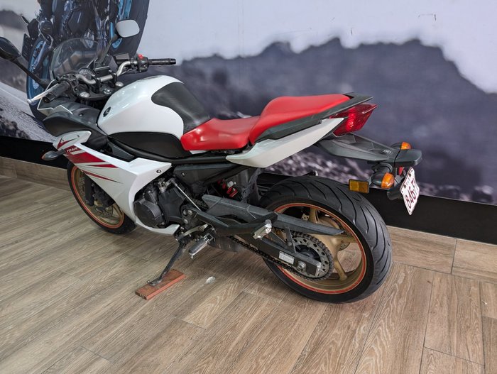 2010 Yamaha FZ6R WHITE
