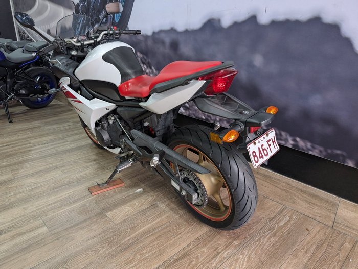 2010 Yamaha FZ6R WHITE