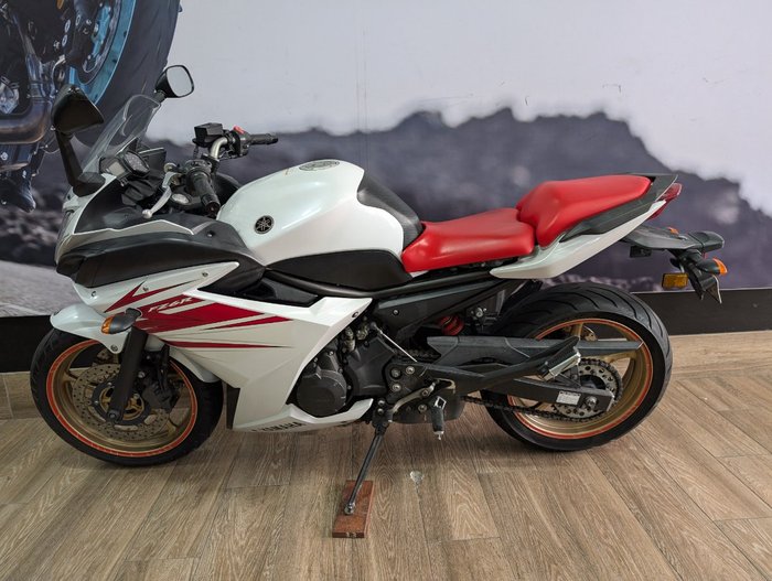 2010 Yamaha FZ6R WHITE