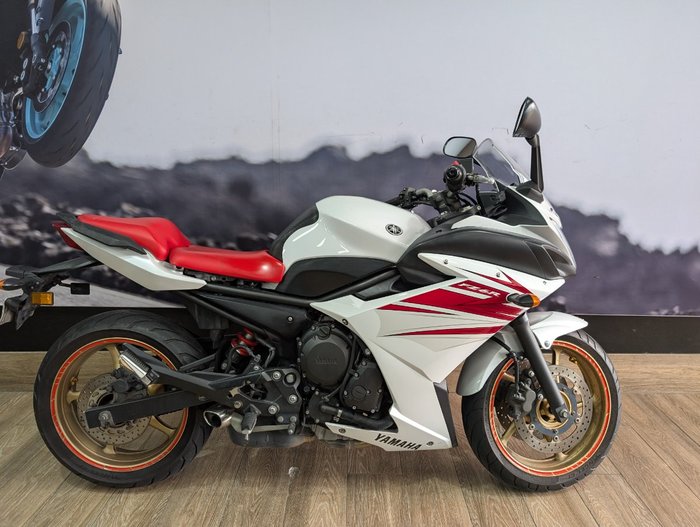2010 Yamaha FZ6R WHITE