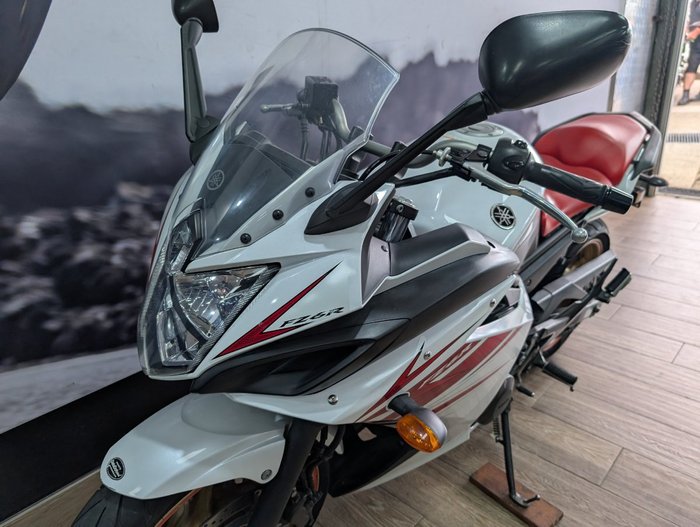 2010 Yamaha FZ6R WHITE