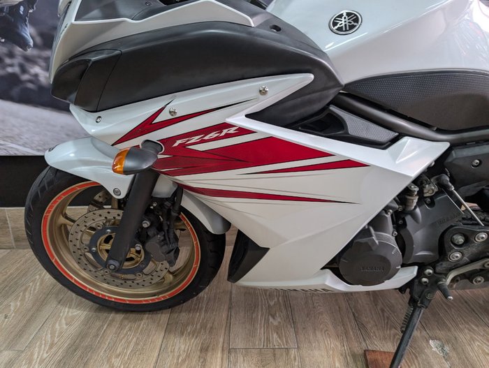 2010 Yamaha FZ6R WHITE