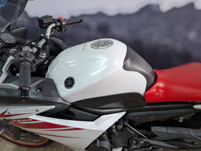 2010 Yamaha FZ6R WHITE