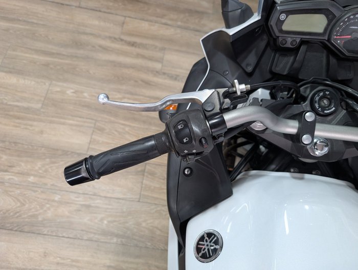 2010 Yamaha FZ6R WHITE