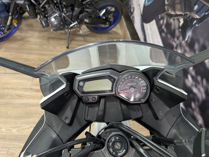 2010 Yamaha FZ6R WHITE