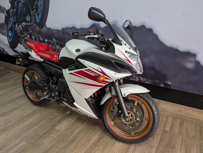 2010 Yamaha FZ6R WHITE