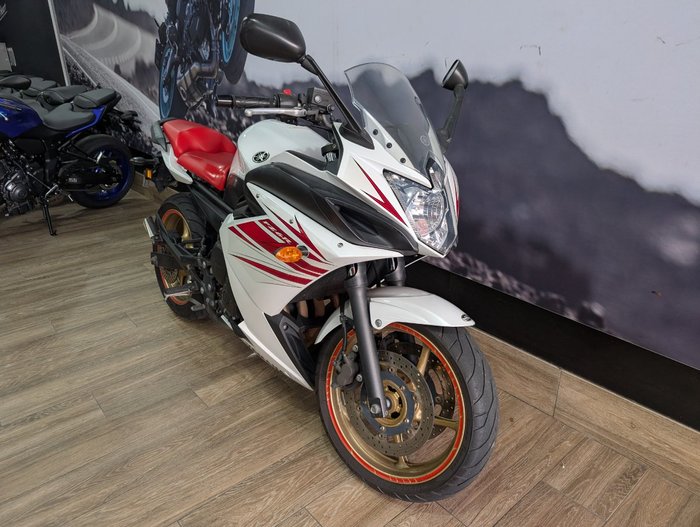 2010 Yamaha FZ6R WHITE