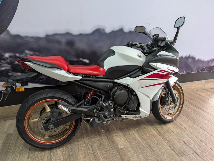 2010 Yamaha FZ6R WHITE