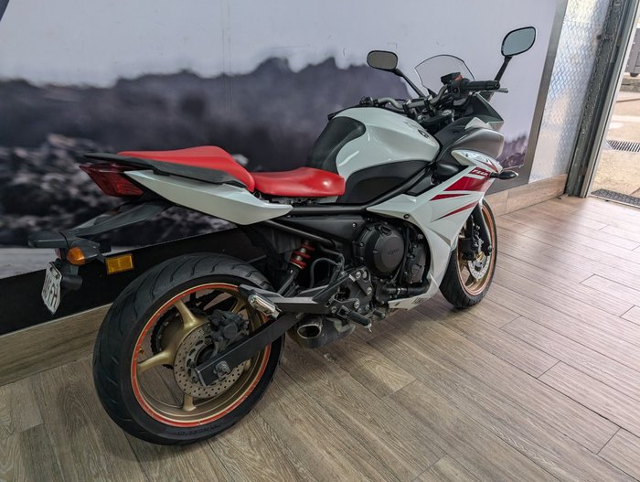 2010 Yamaha FZ6R WHITE