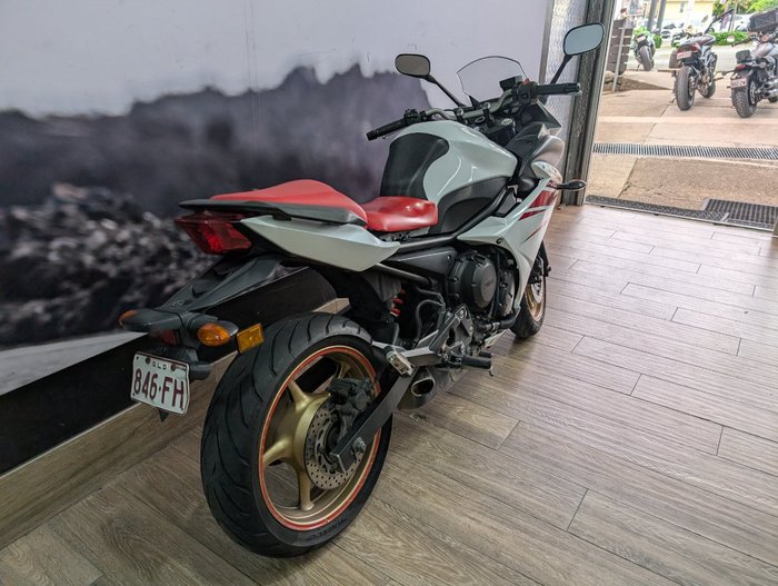 2010 Yamaha FZ6R WHITE