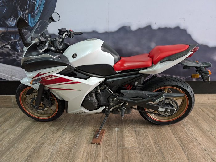 2010 Yamaha FZ6R WHITE