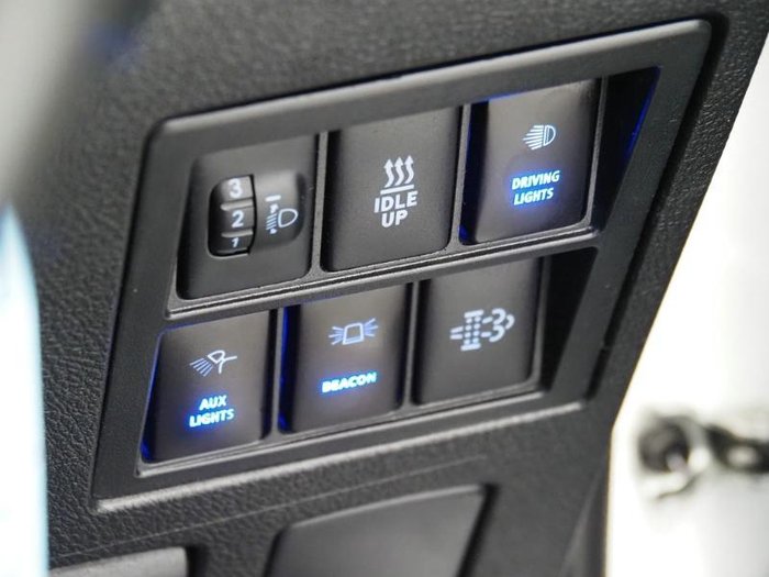 2024 Toyota Hilux SR