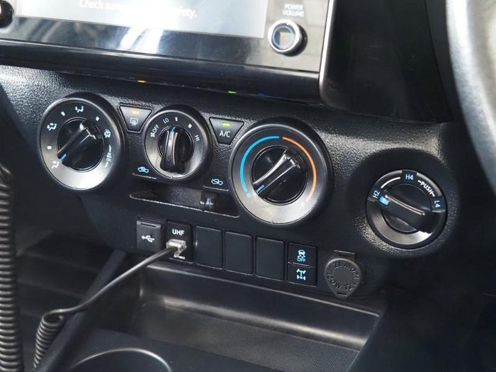 2024 Toyota Hilux SR