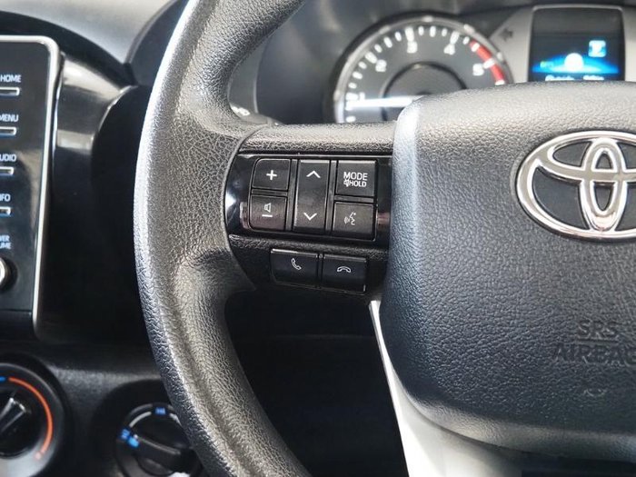 2024 Toyota Hilux SR