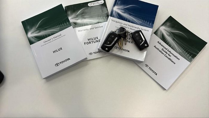 2024 Toyota Hilux SR