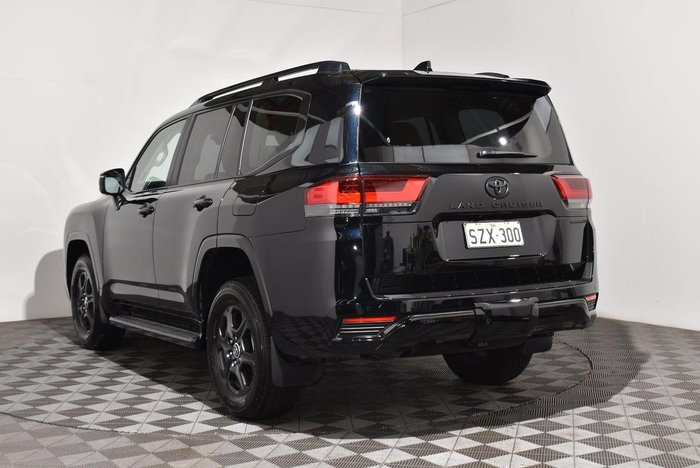 2025 Toyota Landcruiser Sahara ZX