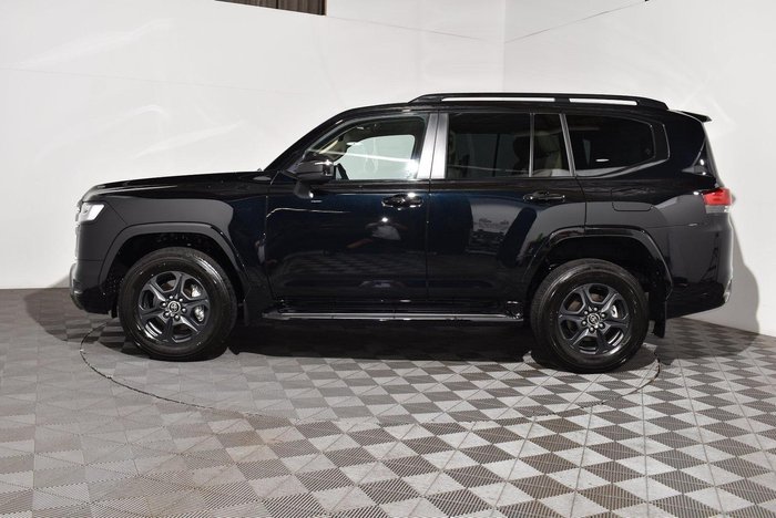 2025 Toyota Landcruiser Sahara ZX