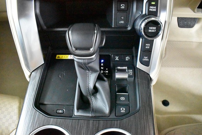 2025 Toyota Landcruiser Sahara ZX