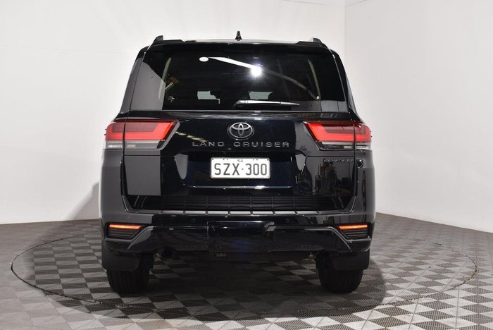 2025 Toyota Landcruiser Sahara ZX