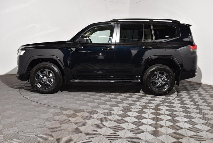 2025 Toyota Landcruiser Sahara ZX