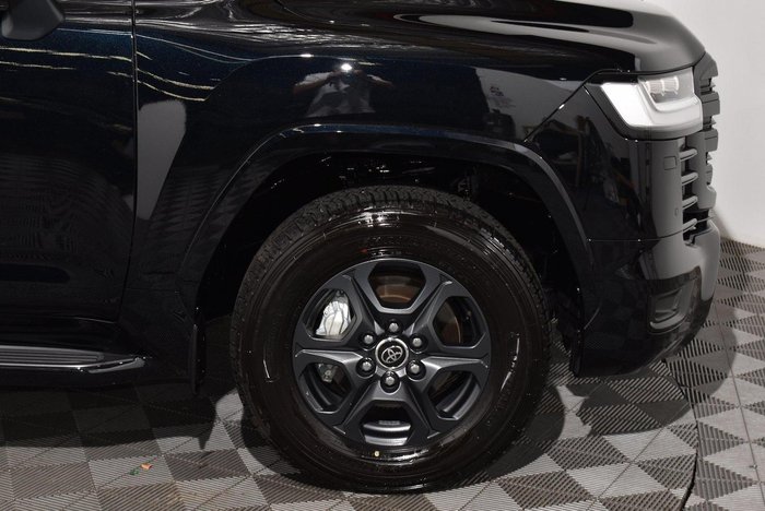 2025 Toyota Landcruiser Sahara ZX