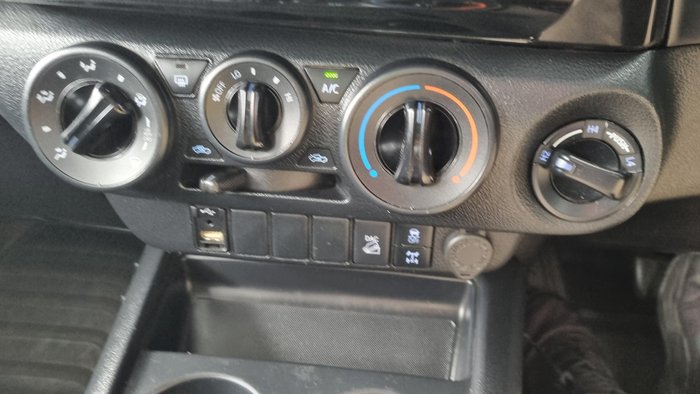 2022 Toyota Hilux SR