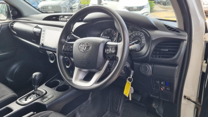 2022 Toyota Hilux SR