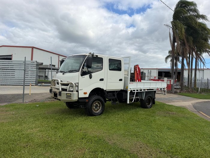 2018 Hino 300 Series 817 White