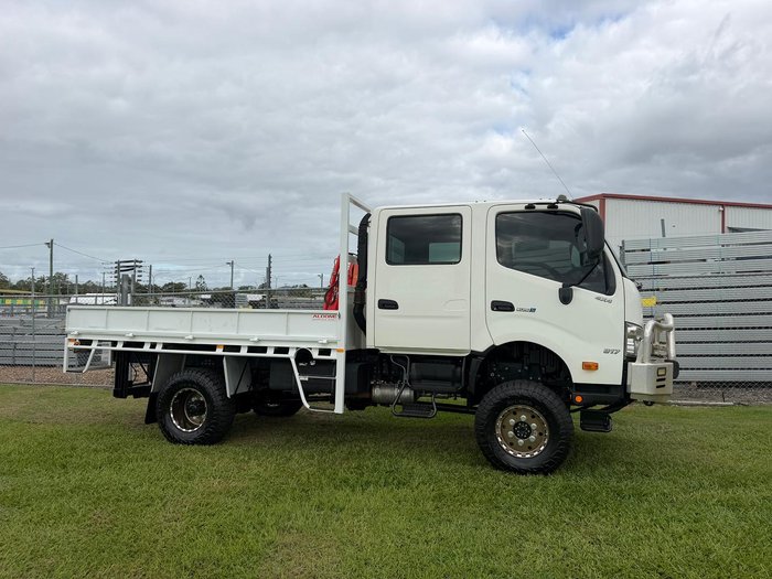 2018 Hino 300 Series 817 White
