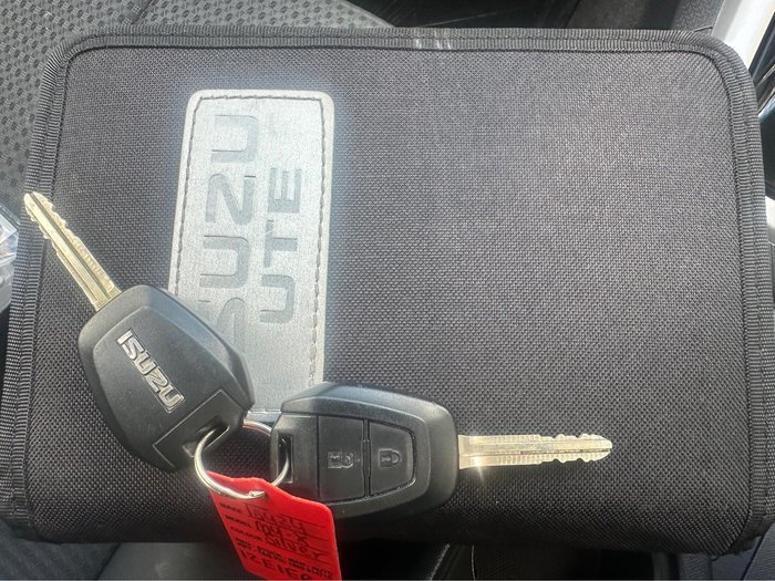 2017 Isuzu MU-X LS-U MY17 4x2 Titanium Silver