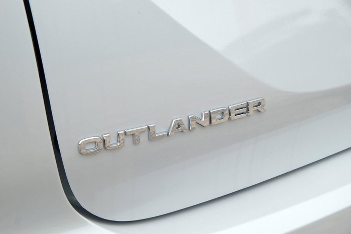 2026 Mitsubishi Outlander LS