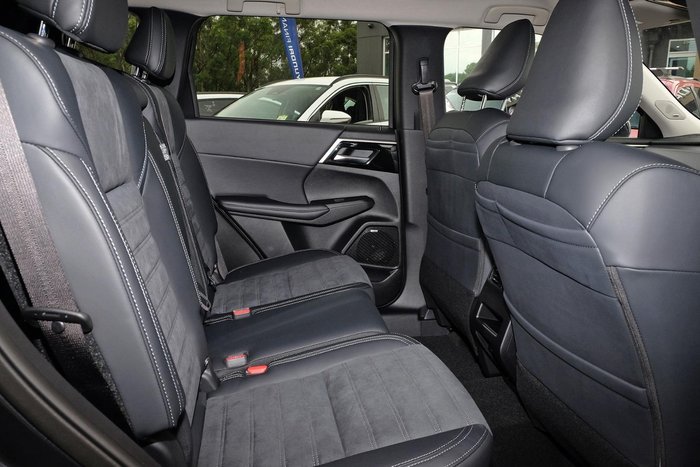 2026 Mitsubishi Outlander LS