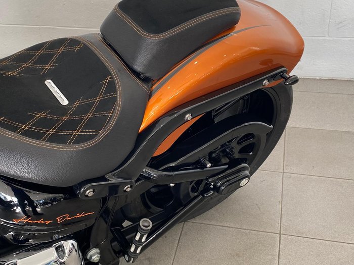 2014 Harley-Davidson Breakout 103 (FXSB) Softail Orange