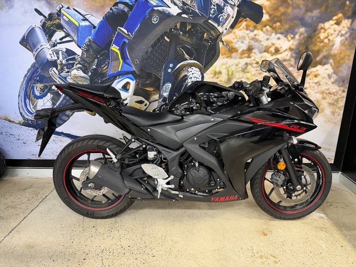 2015 Yamaha YZF-R3 BLACK