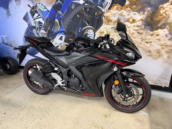2015 Yamaha YZF-R3 BLACK