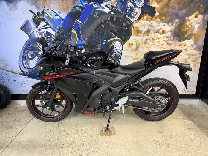 2015 Yamaha YZF-R3 BLACK