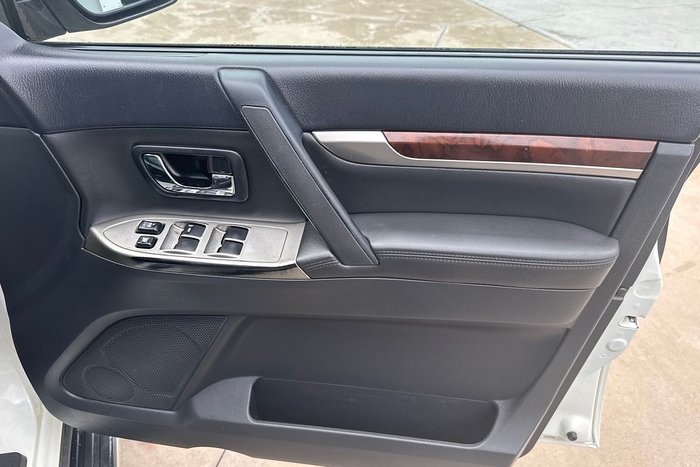 2014 Mitsubishi Pajero Exceed NW MY14 4X4 Dual Range White