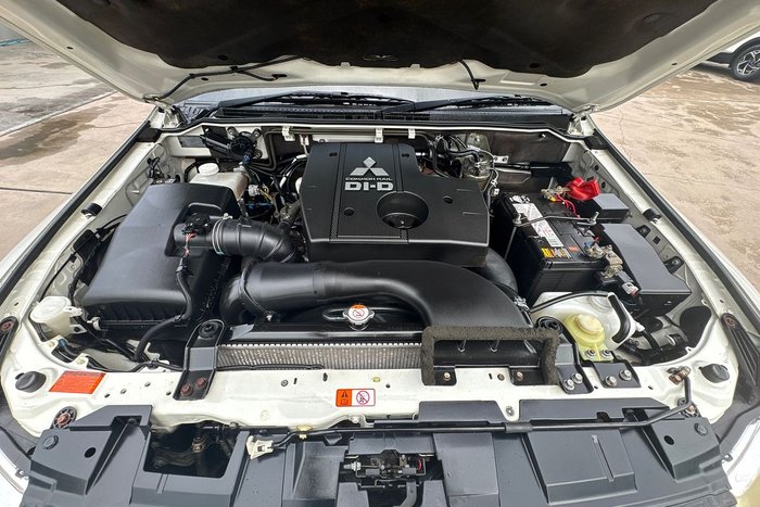 2014 Mitsubishi Pajero Exceed NW MY14 4X4 Dual Range White