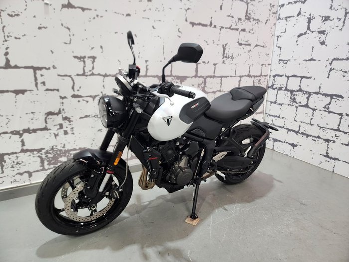 2026 Triumph Trident 660 Trident White