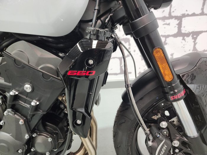 2026 Triumph Trident 660 Trident White