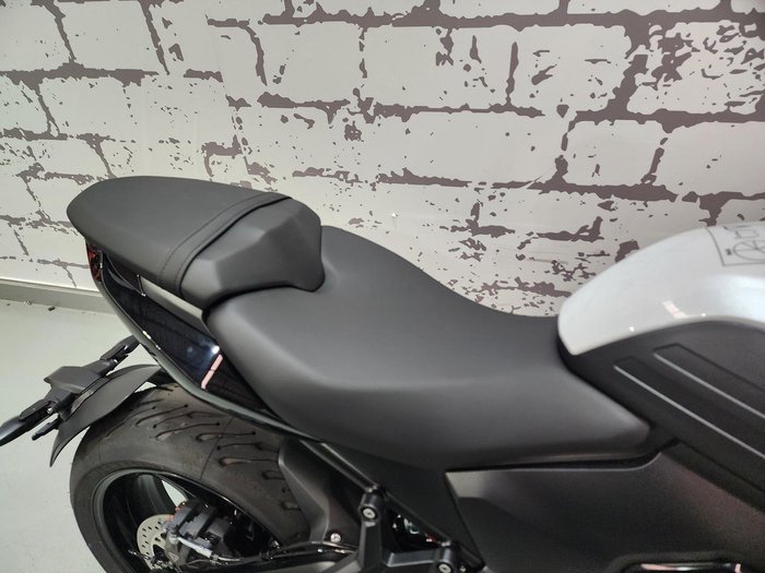 2026 Triumph Trident 660 Trident White