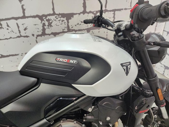 2026 Triumph Trident 660 Trident White