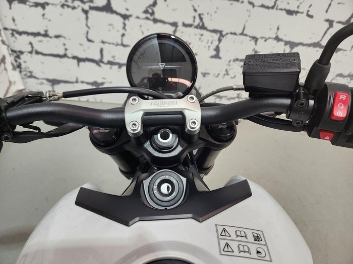 2026 Triumph Trident 660 Trident White