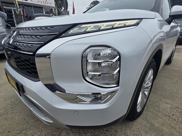 2023 Mitsubishi Outlander LS