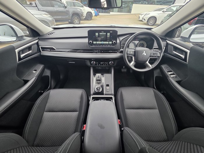 2023 Mitsubishi Outlander LS