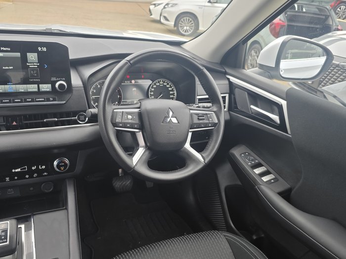 2023 Mitsubishi Outlander LS
