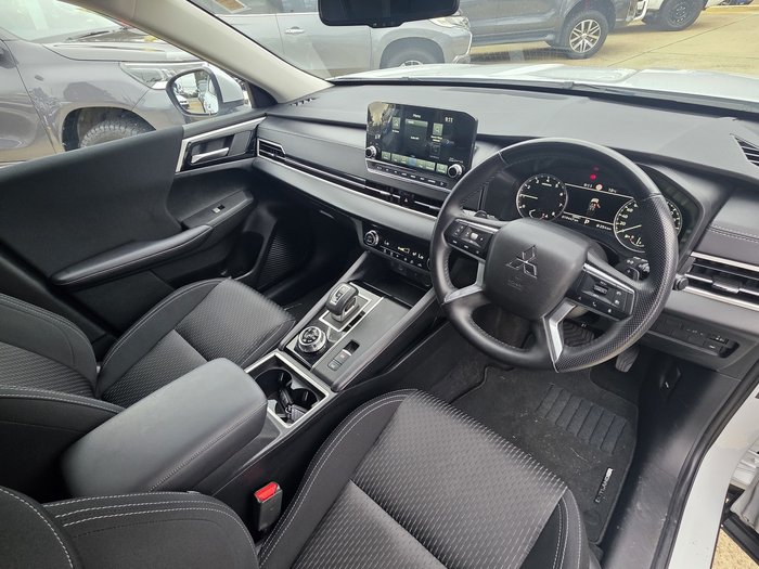 2023 Mitsubishi Outlander LS